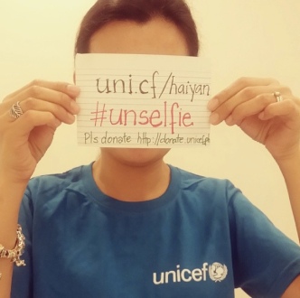 Netizens helped spread the call for help by posting “unselfies” encouraging people to donate for the benefit of Haiyan victims Image by Daphne Oseña-Paez [http://daphne.ph/] courtesy of Our Awesome Planet [http://www.ourawesomeplanet.com/] via Flickr [http://www.flickr.com/photos/diaz/10921693636/] 